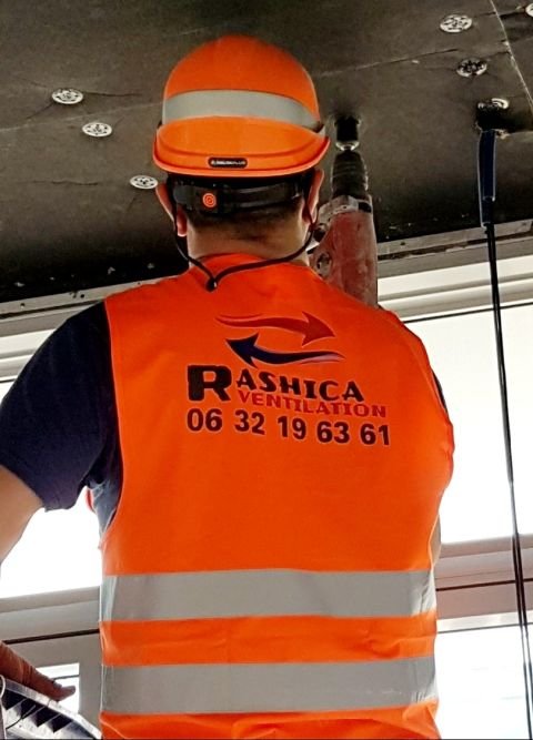 Technicien Rashica Ventilation sur un chantier